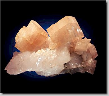 Dolomitkristalle auf Quarz